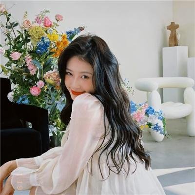 三个带面纱的女子